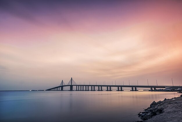 海上の吊り橋の景色