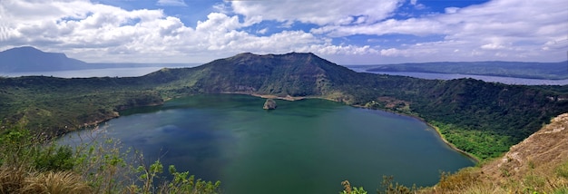 フィリピンのタール火山の眺め