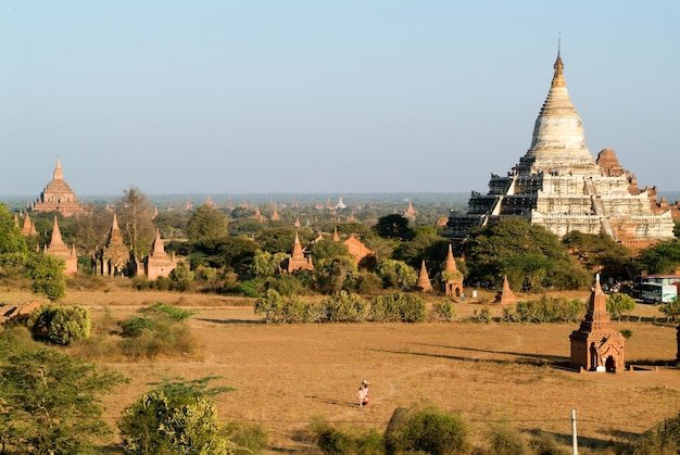 Photo view of temple against clear sky