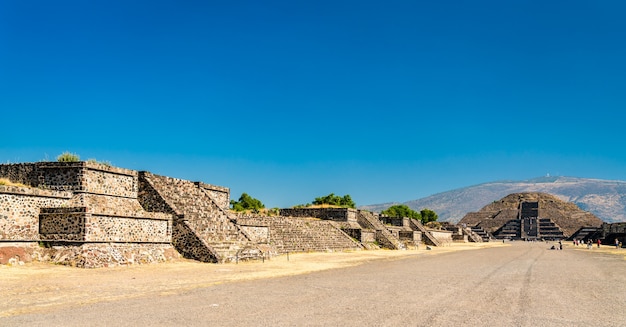 メキシコの古代メソアメリカの都市、テオティワカンの眺め