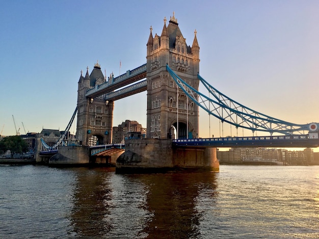 Photo view of tower bridge over river