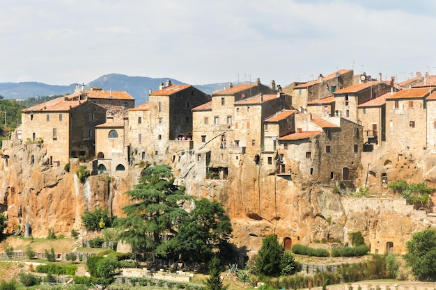 Foto vista della città su pitgliaro contro il cielo