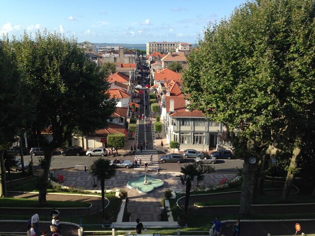 Photo view of town square against sky