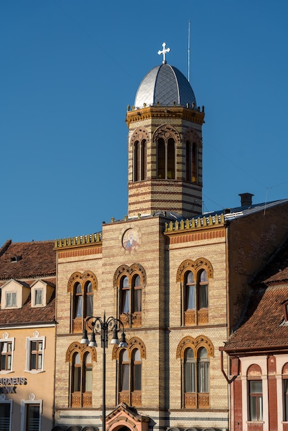 Vista della piazza della città di brasov transilvania romania