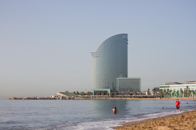 Foto vista dell'hotel dalla spiaggia di barceloneta