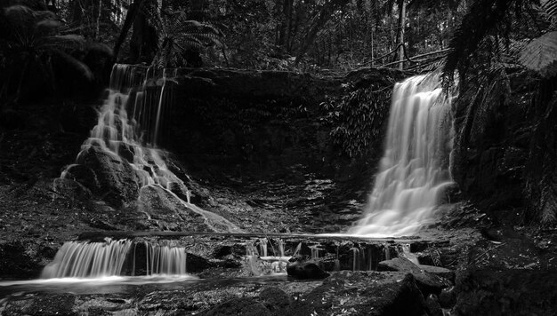 Photo view of waterfall