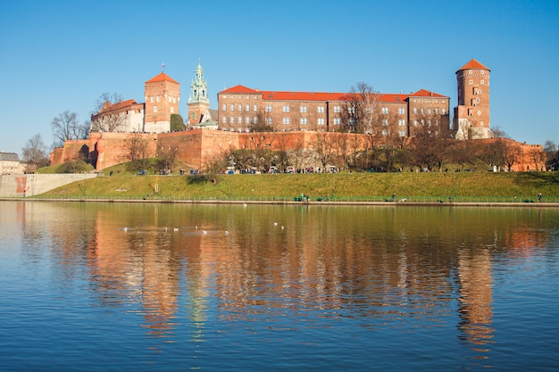 La vista del castello di wawel nella città di cracovia