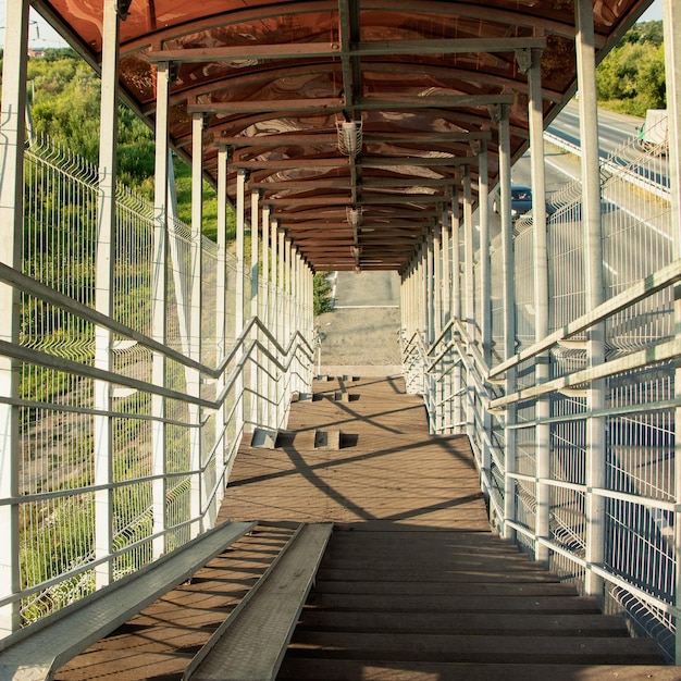 Foto vista del ponte di legno