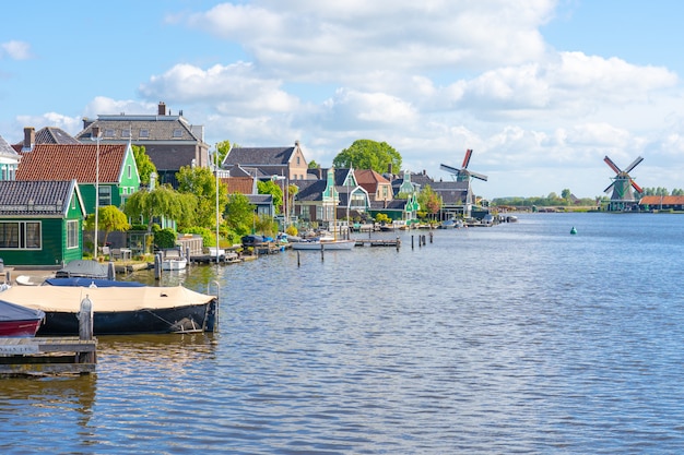 Una vista di gorandihoek di zaandijk vicino a zaandam nei paesi bassi