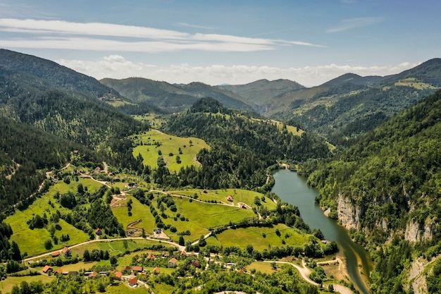 Вид на озеро Заовине с горы Тара в Сербии