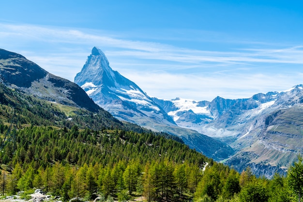 Vista del picco del cervino a zermatt, in svizzera.