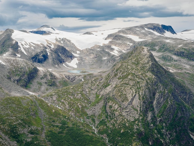 Kattanakken Jostedalsbreen 国立公園ノルウェーからのピークと氷河の眺め