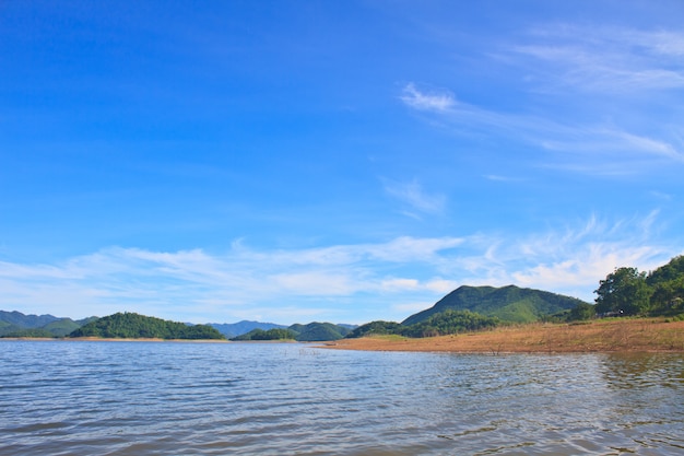 Виды водохранилища Kaengkrachan dam