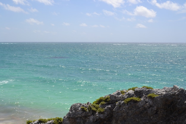 Viste delle rovine di tulum nella riviera maya messicana