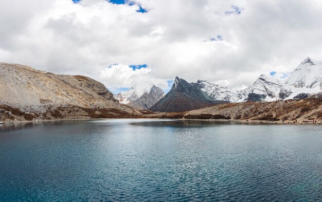 Vijf Kleurenmeer bij het Nationale park van Doacheng Yading, Sichuan, China. Laatste Shangri-la