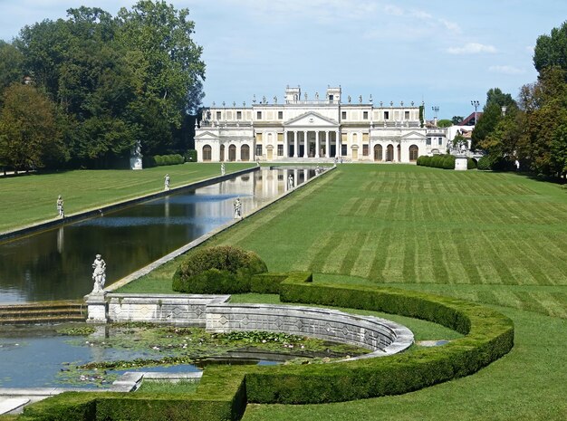 Foto villa pisani een van de beroemdste venetiaanse villa's in noord-italië.