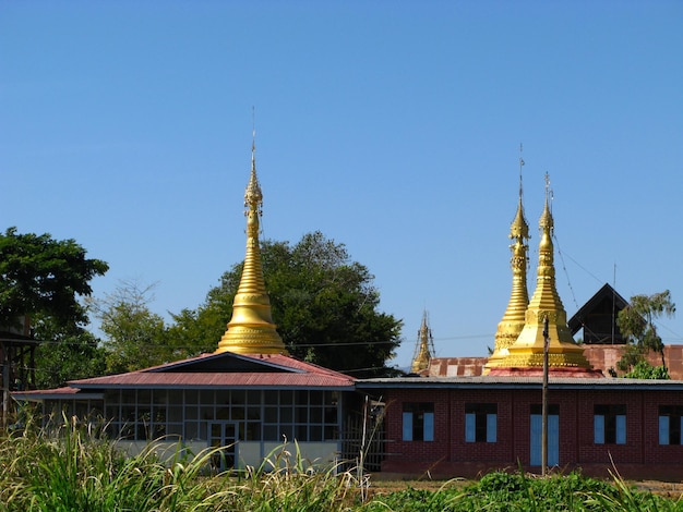 Il villaggio sulla costa del lago inle myanmar