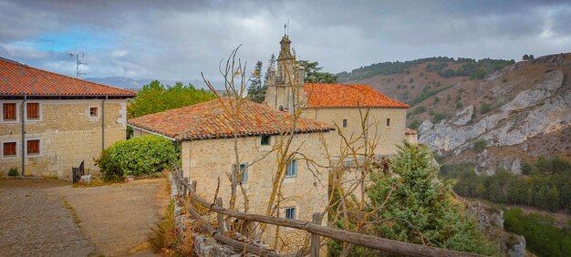 Foto villaggio in montagna