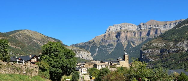 Photo village of torla ordesa and monte perdido national park huesca province aragon spain