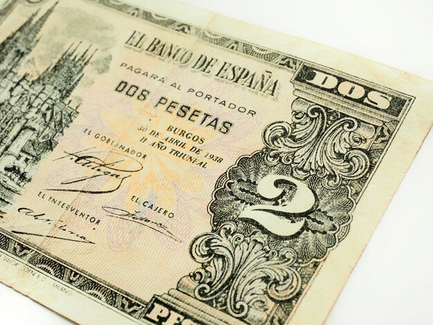 Photo a vintage 2 two peseta banknote with the image of burgos cathedral old spanish twopeseta bill wit