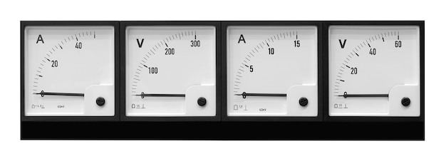 사진 흰색 배경에 고립 된 빈티지 아날로그 전류계와 전압계