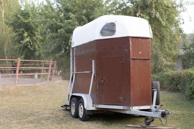 Foto vintage auto op het veld