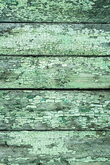 Старинный фон старых досок, окрашенных в зеленый цвет.