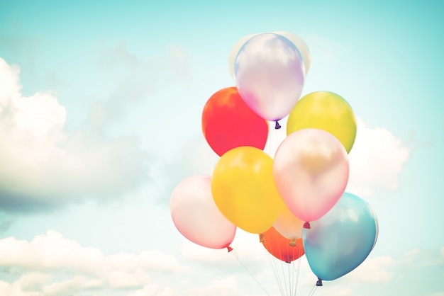 Vintage ballonnen met retro instagram filtereffect. liefde in de zomer