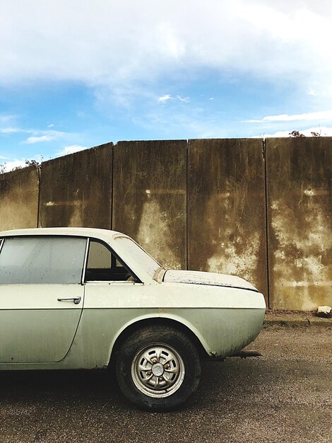 Photo vintage car against sky