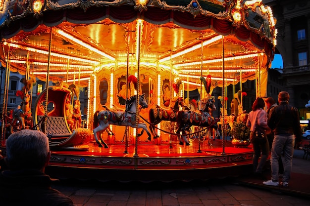 Vintage carrousel in de nacht