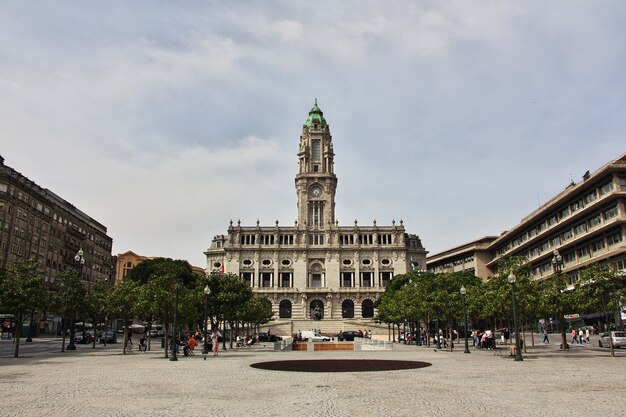 ポルト、ポルトガルのリベルダーデ広場のヴィンテージ市庁舎