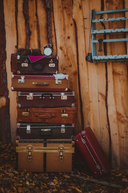 Photo vintage classic brown leather suitcase. travel concept