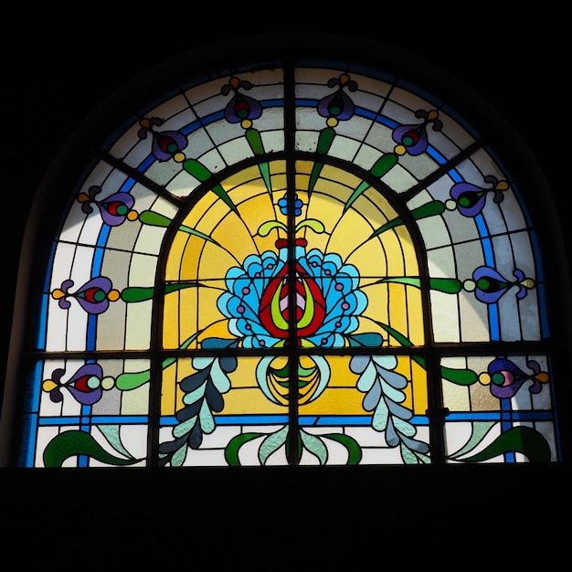 Photo vintage colorful stained glass windows in the synagogue glass with pictures or colored patterns