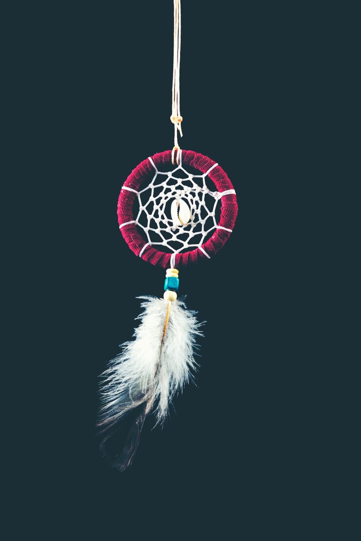 Фотография старинные dreamcatcher, изолированных на черном фоне