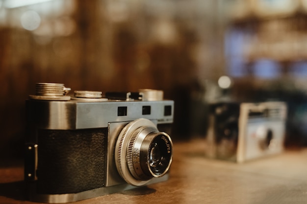 ビンテージフィルムカメラ、グッズ。レトロな写真機器。ヴィンテージカラートーン。