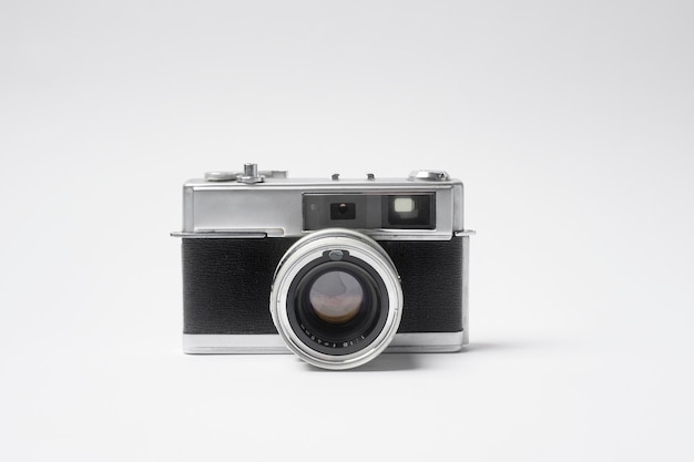Vintage filmcamera op witte achtergrond