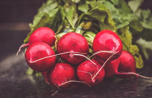 Photo vintage of fresh organic red radishes on a glass table