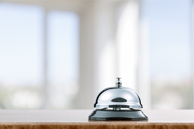 Photo vintage hotel reception service desk bell.