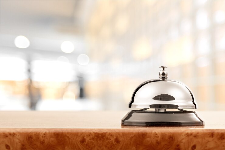 Photo vintage hotel reception service desk bell.
