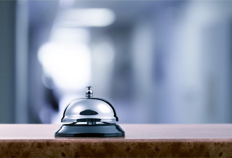 Photo vintage hotel reception service desk bell.