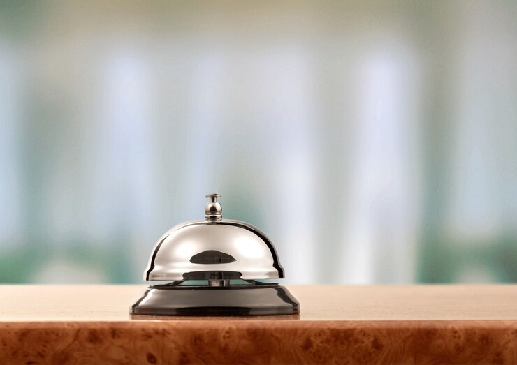 Photo vintage hotel reception service desk bell.