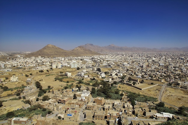 작은 마을의 빈티지 하우스는 Sana'a Yemen을 닫습니다.