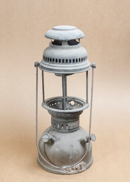 Vintage kerosine lamp op papier achtergrond