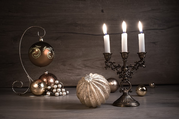 Vintage kerst decoratons op hout.