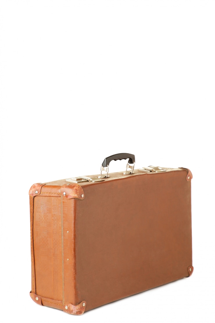 Photo vintage leather suitcase on isolated white background