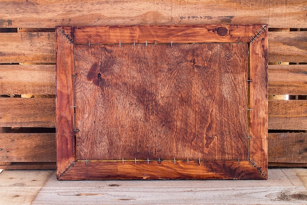 Vintage lege foto op houten tafel