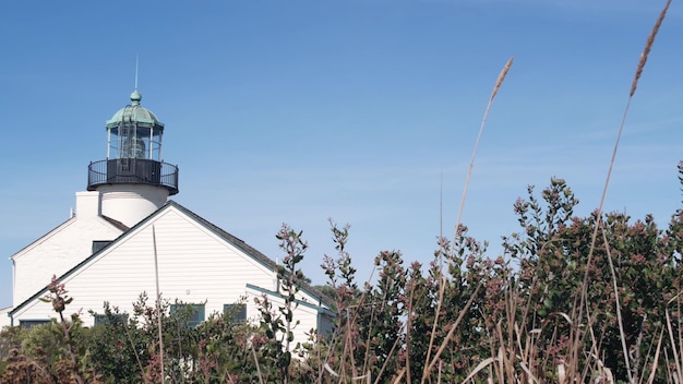 Photo vintage lighthouse tower retro light house old fashioned classic white beacon