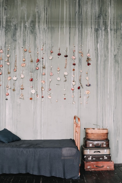 Photo vintage loft bedroom interior with decorations