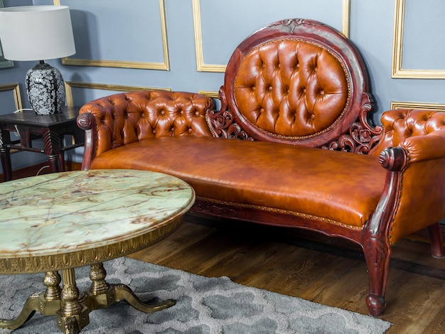 Винтажный роскошный коричневый кожаный диван