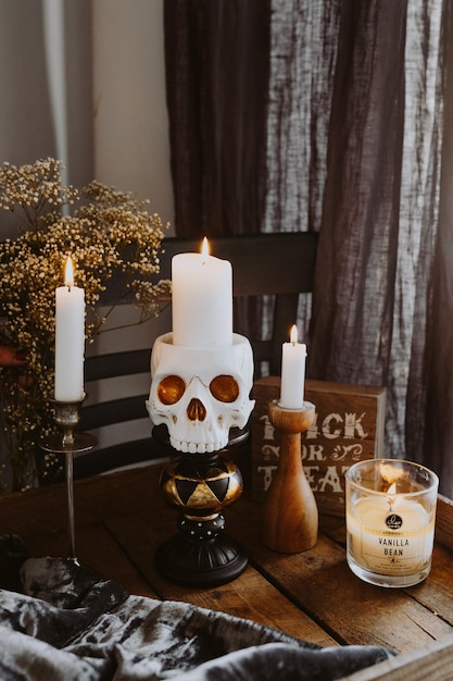 Photo vintage old halloween book with skull candle at night - 3d rendering